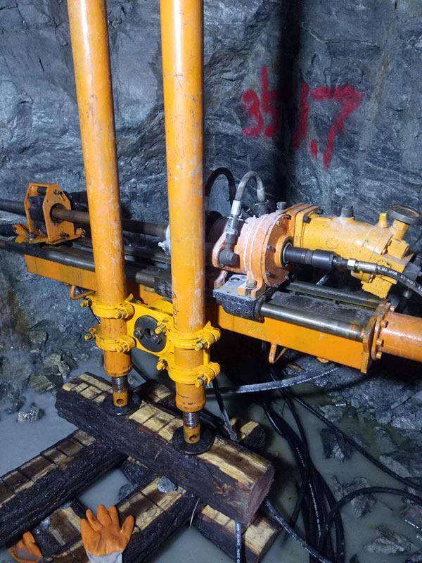 赤峰矿源钻机厂坑道钻机作业现场